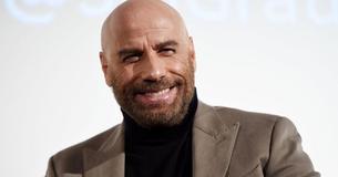 Voici Crystal. John Travolta poste une adorable photo du nouveau chat de son fils Ben.