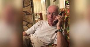 Un grand-père s'amuse à faire fuir une télévendeuse en utilisant sa voix de Donald Duck