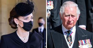Der Moment, in dem Kate den trauernden Charles bei Prinz Philips Beerdigung küsste