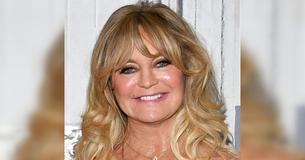El hijo de Goldie Hawn, Oliver, es uno de los hombres más guapos de la actualidad