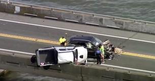 Un bon samaritain a sauté dans l'eau et a sauvé un enfant tombé d'une voiture, selon les autorités.