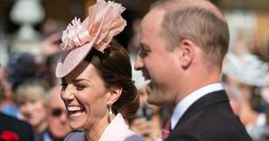 "Löscht es, löscht es!" Kate Middleton versucht, auf der Schottland-Tournee als DJ aufzutreten, aber ein unbeeindruckter Prinz William scherzt: "Es tut mir in den Ohren weh".