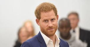 Prince Harry ist sicher in Großbritannien gelandet  für die erwartete Enthüllung der Diana Statue und dem Wiedersehen mit William