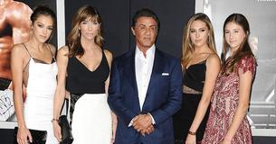 Sylvester Stallone feiert seinen 75. Geburtstag mit seiner "wunderbaren Familie", nachdem ihn der Promi-Trainer mit einer Torte im Fitnessstudio überrascht hat