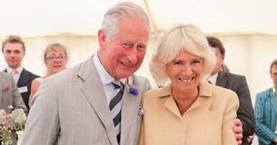 Ein Blick ins Innere von Herzogin Camillas 4,38-Millionen-Dollar-Kindheitshaus, das Prinz Charles zu besuchen pflegte