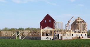 Fifty Amish Men Raise Massive Barn In Singular Working Day