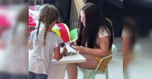 Aufnahmen von Babysitterin, die "Die kleine Meerjungfrau" singt, erobern das Internet im Sturm