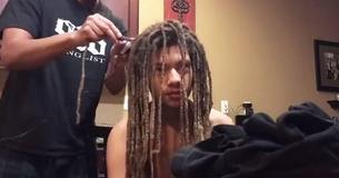 Un adolescente se corta las rastas después de nueve años y se somete a una gran transformación