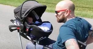 Vader met een handicap kon niet wandelen met zijn zoontje, scholieren van een middelbare school bouwen een rolstoel-kinderwagen