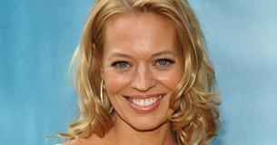 Jeri Ryan Surprises Fans With Age-Defying Figure At 53