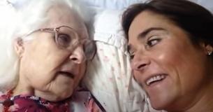 Daughter Captures Touching Clip Of Her Mother With Alzheimer’s Recognizing Her