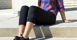 Une mère de 4 fils supplie les jeunes femmes d'arrêter de porter des leggings. Les élèves protestent en les exhibant