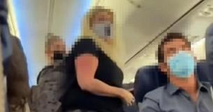 Moeder en dochter worden uit het vliegtuig gezet omdat ze 'tegen mensen schreeuwden om betere zitplaatsen te krijgen'.