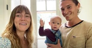 Le bébé d'un couple en a fini avec les couches et a appris la propreté à l'âge de deux semaines seulement