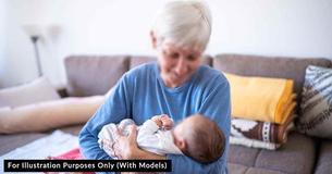 La belle-mère fait téter son petit-fils, et maintenant, la mère ne veut pas qu'elle s'approche de son bébé