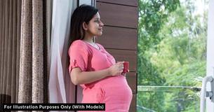 Une mère donne naissance à un garçon puis les médecins décèlent quatre semaines plus tard des jumeaux dans un deuxième utérus non découvert.