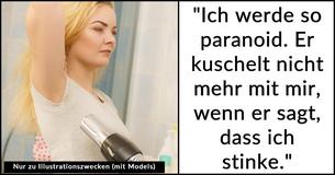 Ein Mann sagt seiner Freundin immer wieder, dass sie stinkt — sein Vater hat ihm diese "sichere Technik" beigebracht