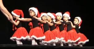 Little Girls Capture Hearts At Christmas Recital When They Forget Their Moves