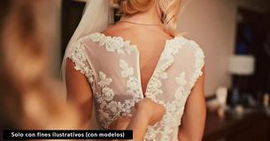 Una mujer se queda atónita después de que su hijastra le pida usar el vestido de novia de su hija fallecida