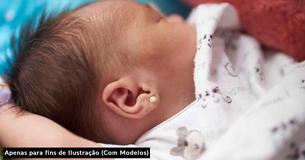 Mãe não vai deixar os filhos sozinhos com a sogra depois de ela furar as orelhas da recém-nascida sem sua permissão
