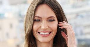 Actress Angelina Jolie Looks Unrecognizable In Throwback Photos