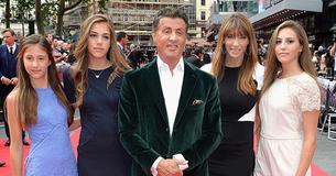 Binnenkijken in de Beverly Hills Mansion van Sylvester Stallone ter waarde van € 70 miljoen, waar hij woont met zijn vrouw en kinderen