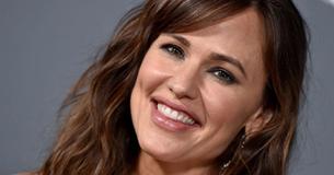 Jennifer Garner Calls To 'Normalize Looking Normal' And Gives Advice For Battling Inner Demons