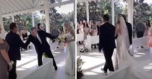 Il gesto del padre verso il patrigno della figlia al suo matrimonio fa commuovere il pubblico