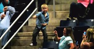 Young Boy’s Impromptu Dance Performance At Concert Has Entire Audience Cheering For Him