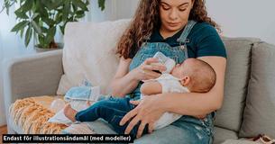 Mormor vägrar att sluta stödja sitt nyfödda barnbarn och hennes mamma, 20, efter att hennes son, 40, har skurit av banden