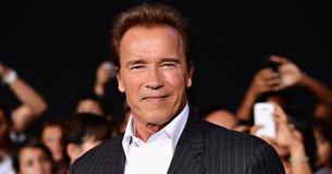 Arnold Schwarzeneggers Sohn Patrick sieht aus wie der eineiige Zwilling seines Vaters