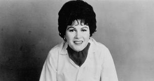 Patsy Cline sang "I Fall To Pieces" in ihrem letzten Rundfunkauftritt, bevor sie bei einem Flugzeugabsturz ums Leben kam