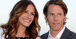 Julia Roberts "kann nicht aufhören", inmitten des 20. Hochzeitsjahrestag ihren Ehemann Daniel Moder zu küssen