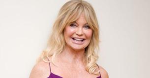 76-Year-Old Goldie Hawn Shows She’s Still Got It As She Dances In Swimsuit