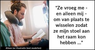 Man weigert van plaats te wisselen met een moeder zodat ze naast haar peuter kon zitten in het vliegtuig en zegt 'Het is mijn probleem niet'.