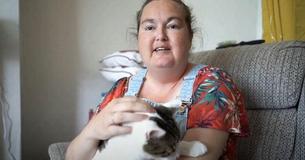 Clever Kitty Saves Owner’s Life By Jumping On Her While She Was Sleeping To Alert Her Of Heart Attack