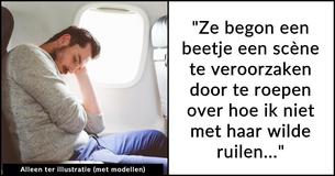Man zegt tegen moeder dat ze zijn stoel aan het raam in het vliegtuig niet mag innemen om bij haar kinderen te zijn en iedereen op het internet is het ermee eens