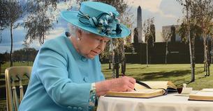 The Queen Left Behind A Secret Letter In A Glass Display That Won’t Be Opened Until 2085