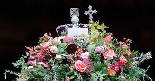 King Charles Left A Heartfelt Letter On His Mother The Queen's Coffin