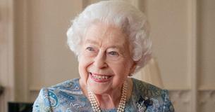 Queen Elizabeth II Gave Sassy Reply To Royal Photographer When He Asked Her To Smile For Picture