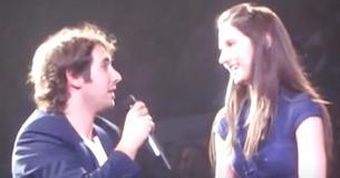 Josh Groban invita a una fan a cantar un dúo con él y la chica nos dejó boquiabiertos