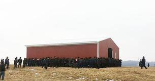 250 Amish Men Pick Up And Move Barn In Minutes With Their Bare Hands