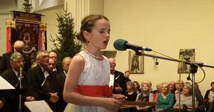 Eine 11-Jährige singt eine engelsgleiche Interpretation von "O Holy Night" und raubt den Zuschauern den Atem