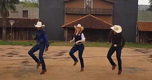 Cowgirl Shows She’s A ‘Redneck Woman’ While Dancing To Gretchen Wilson Song