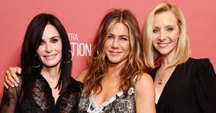 Lisa Kudrow Says She Felt Like 'Just A Mountain Of A Girl' Compared To 'Friends' Co-Stars Jennifer Aniston And Courteney Cox