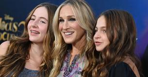 Sarah Jessica Parker’s Twin Daughters Join Her At Film Premiere For Rare Red Carpet Appearance