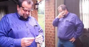 Daughter Surprises Her Dad By Buying His Beloved Car He Sold 21 Years Earlier To Pay For Education