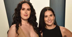 Demi Moore zelebriert ihre "heiße, verrückte"-Großmutter-Phase, indem sie Schwangerschaftsfotos von Tochter Rumer postet