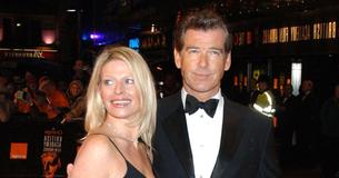 La moglie e la figlia di Pierce Brosnan sono morte entrambe per la stessa malattia, e lui ha tenuto loro la mano nel momento dell'addio