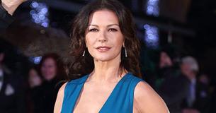 Catherine Zeta-Jones, de 53 años, muestra su cuerpo en bikini mientras hace ejercicio